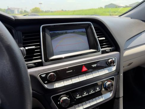 Used 2019 Hyundai Sonata SE FWD image 17
