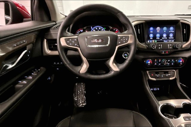 Used 2024 GMC Terrain Denali w/ Denali Premium Package AWD/4WD image 6