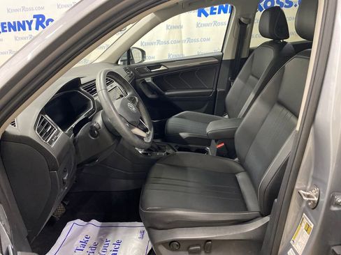 Used 2023 Volkswagen Tiguan SE AWD/4WD image 9