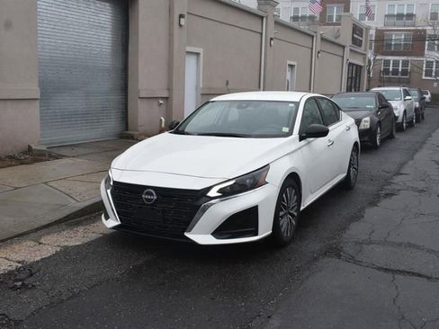 Used 2025 Nissan Altima 2.5 SV image 2