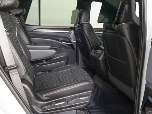 Used 2026 Cadillac Escalade Platinum Sport w/ LPO, ONYX Package AWD/4WD image 10