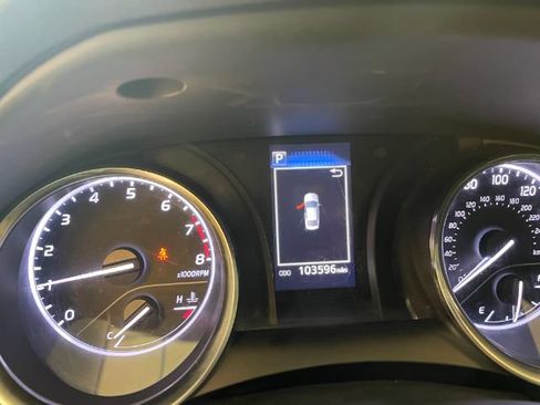 Used 2020 Toyota Camry SE FWD image 21