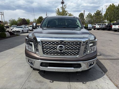Used 2018 Nissan Titan SL w/ Chrome Package AWD/4WD image 8