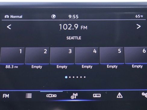 Used 2023 Volkswagen Taos SE w/ Panoramic Sunroof Package AWD/4WD image 16