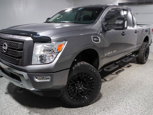 Used 2023 Nissan Titan SV image 32