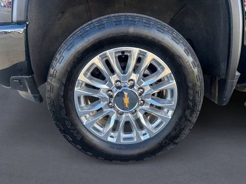 Used 2023 Chevrolet Silverado 2500 High Country w/ Z71 Off-Road Package image 9