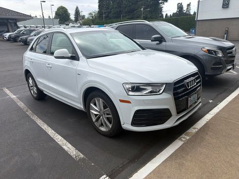 Used 2018 Audi Q3 2.0T Premium w/ Convenience Package AWD/4WD image 1