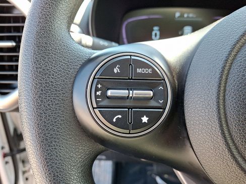 Certified 2025 Kia Soul LX w/ LX Technology Package FWD image 20