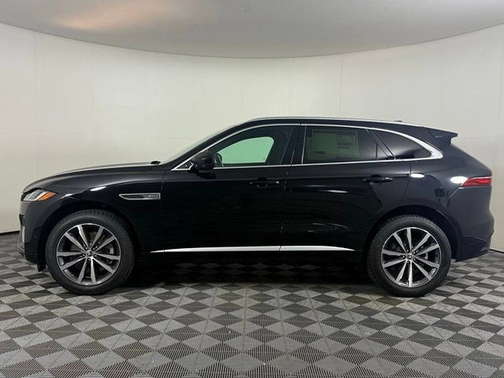 Certified 2026 Jaguar F-PACE R-Dynamic S AWD/4WD image 4