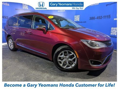 Used 2018 Chrysler Pacifica Limited image 1
