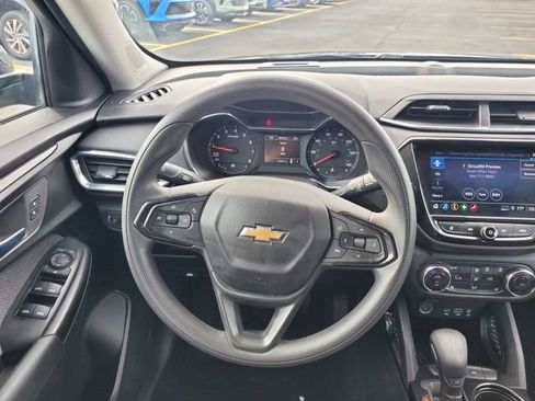 Used 2022 Chevrolet TrailBlazer LT w/ Convenience Package FWD image 16