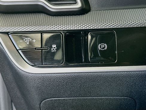 Used 2025 Kia Sportage LX FWD image 16