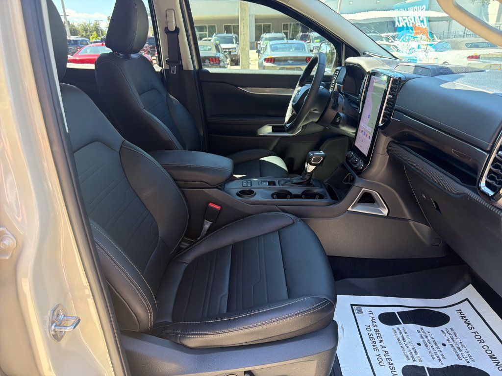 Used 2025 Ford Ranger Lariat w/ Trailer Tow Package RWD image 29