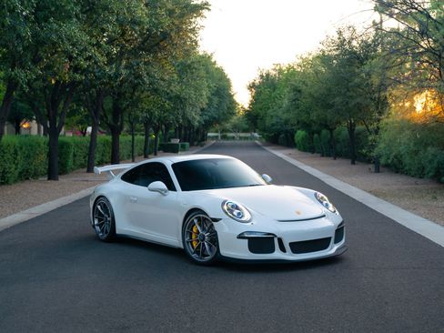 Used 2015 Porsche 911 GT3 RWD image 1