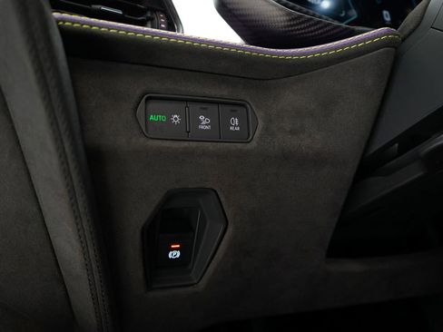 Used 2024 Lamborghini Revuelto image 11