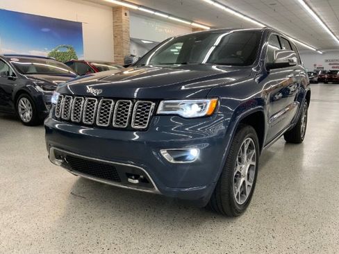 Used 2019 Jeep Grand Cherokee Overland image 2