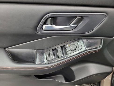 Used 2025 Nissan Rogue SV AWD/4WD image 25