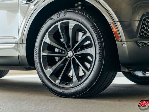 Used 2017 Bentley Bentayga image 61