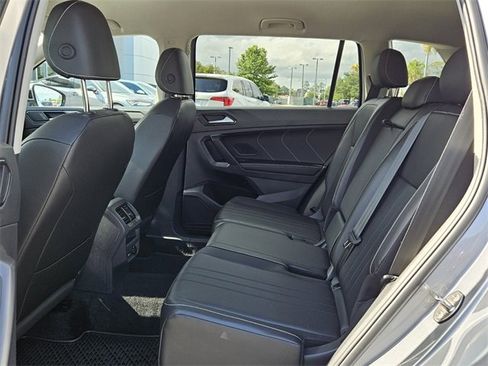 Used 2024 Volkswagen Tiguan SE image 5