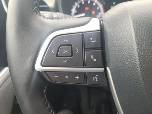 Used 2024 Toyota Highlander LE image 20