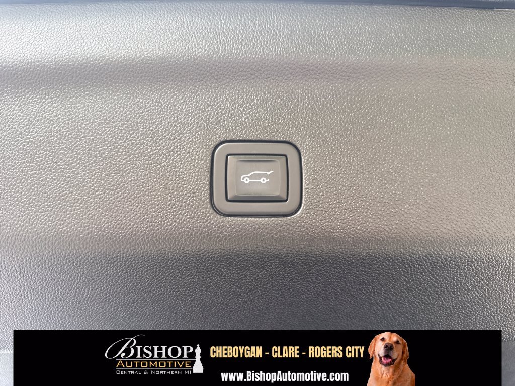 Used 2024 GMC Yukon XL SLT AWD/4WD image 23