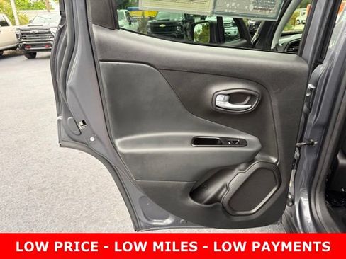 Used 2022 Jeep Renegade Sport w/ Sport Appearance Group AWD/4WD image 13