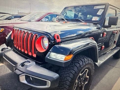 Used 2019 Jeep Wrangler Unlimited Sahara AWD/4WD image 3