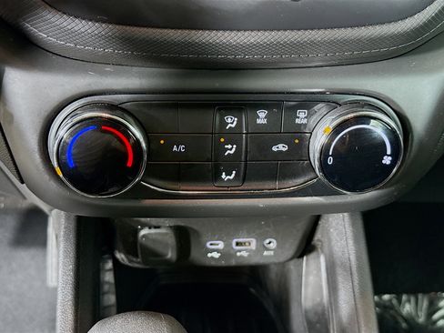 Used 2023 Chevrolet TrailBlazer LS FWD image 17