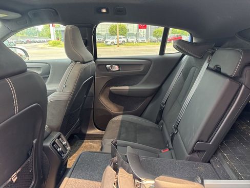 Used 2023 Volvo C40 P8 Recharge Ultimate image 19