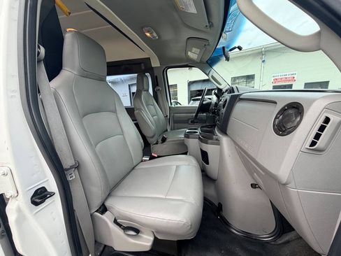 Used 2014 Ford E-250 and Econoline 250 Extended w/ Power Group RWD image 39