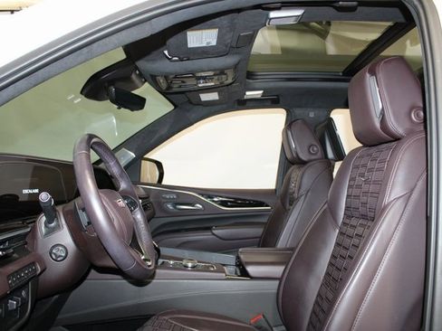 Used 2022 Cadillac Escalade Premium Luxury Platinum image 8