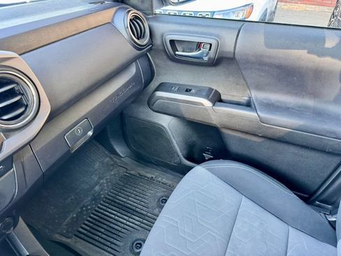 Used 2021 Toyota Tacoma TRD Sport AWD/4WD image 17