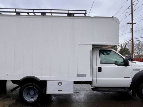 Used 2006 Ford F550 4x4 Regular Cab Super Duty image 5