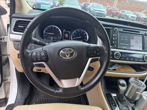 Used 2018 Toyota Highlander Limited AWD/4WD image 9