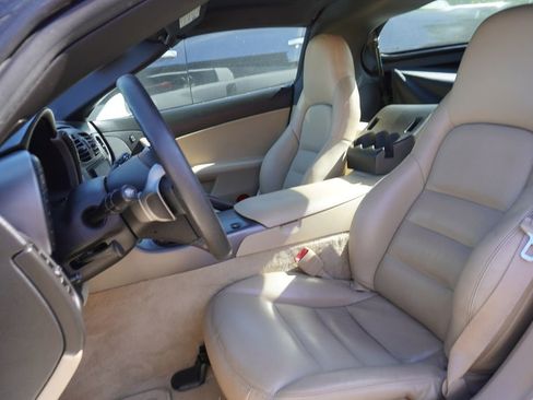 Used 2007 Chevrolet Corvette Coupe w/ Preferred Equipment Group RWD image 2