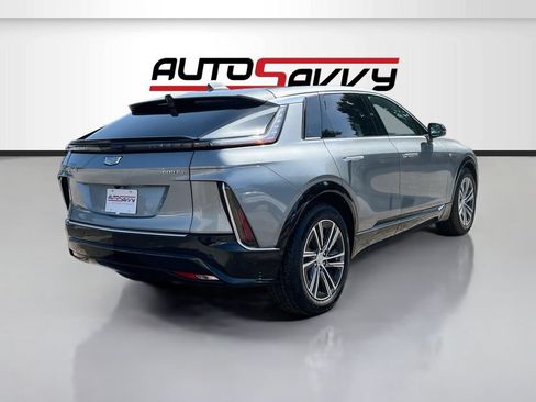 Used 2026 Cadillac Lyriq Luxury AWD/4WD image 7