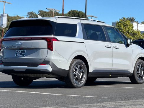 New 2026 Kia Carnival EX image 4