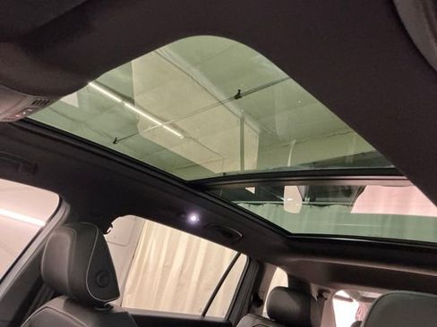 Used 2024 Volkswagen Tiguan SE R-Line image 16