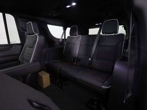 Used 2025 GMC Yukon XL AT4 Ultimate image 16