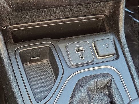 Used 2019 Jeep Cherokee Latitude w/ Popular Appearance Group image 29