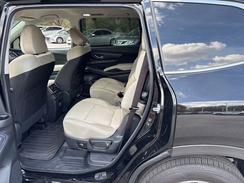 Used 2025 Subaru Ascent Premium image 4