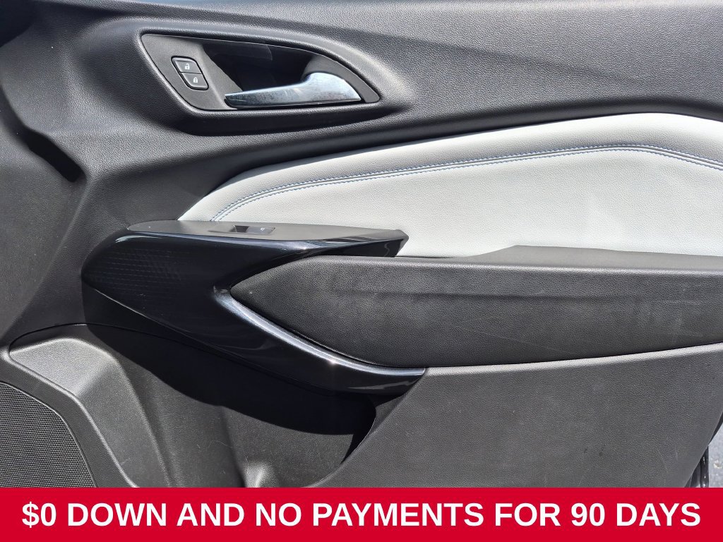 Used 2025 Chevrolet Trax LT w/ LT Convenience Package FWD image 32