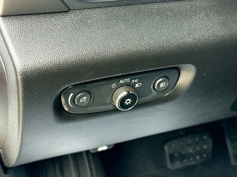 Used 2019 Chevrolet Traverse RS image 11