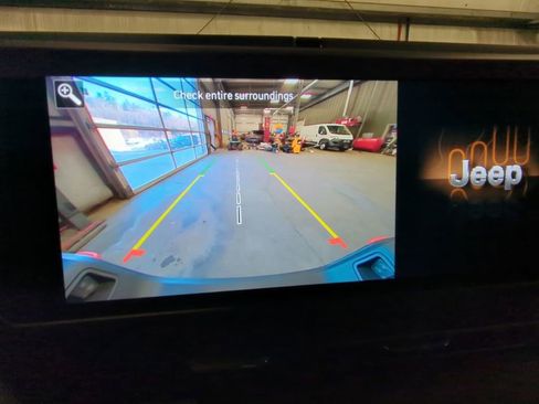 Used 2025 Jeep Gladiator Mojave w/ Convenience Group image 31