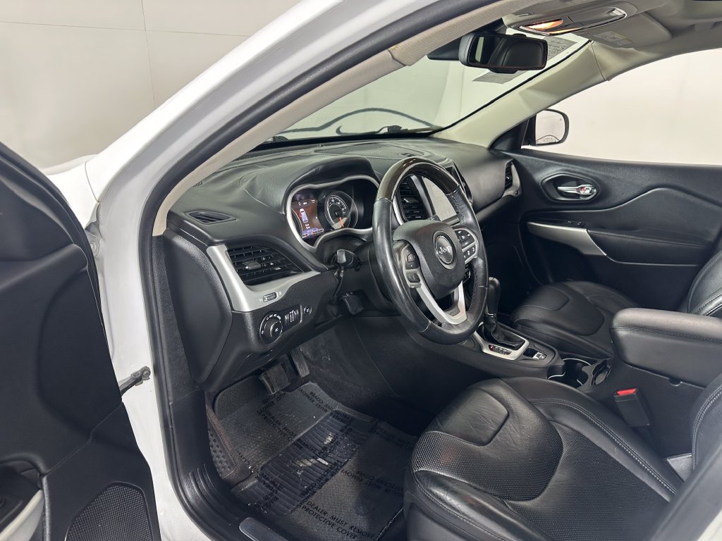 Used 2017 Jeep Cherokee Overland w/ Technology Group AWD/4WD image 16