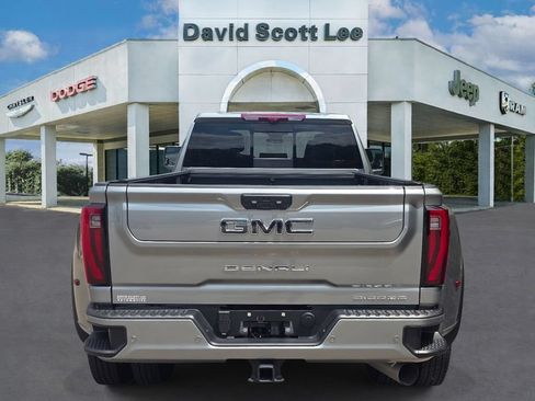Used 2025 GMC Sierra 3500 Denali Ultimate AWD/4WD image 6
