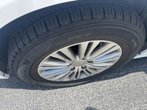 Used 2014 Chrysler Town & Country Touring-L FWD image 7