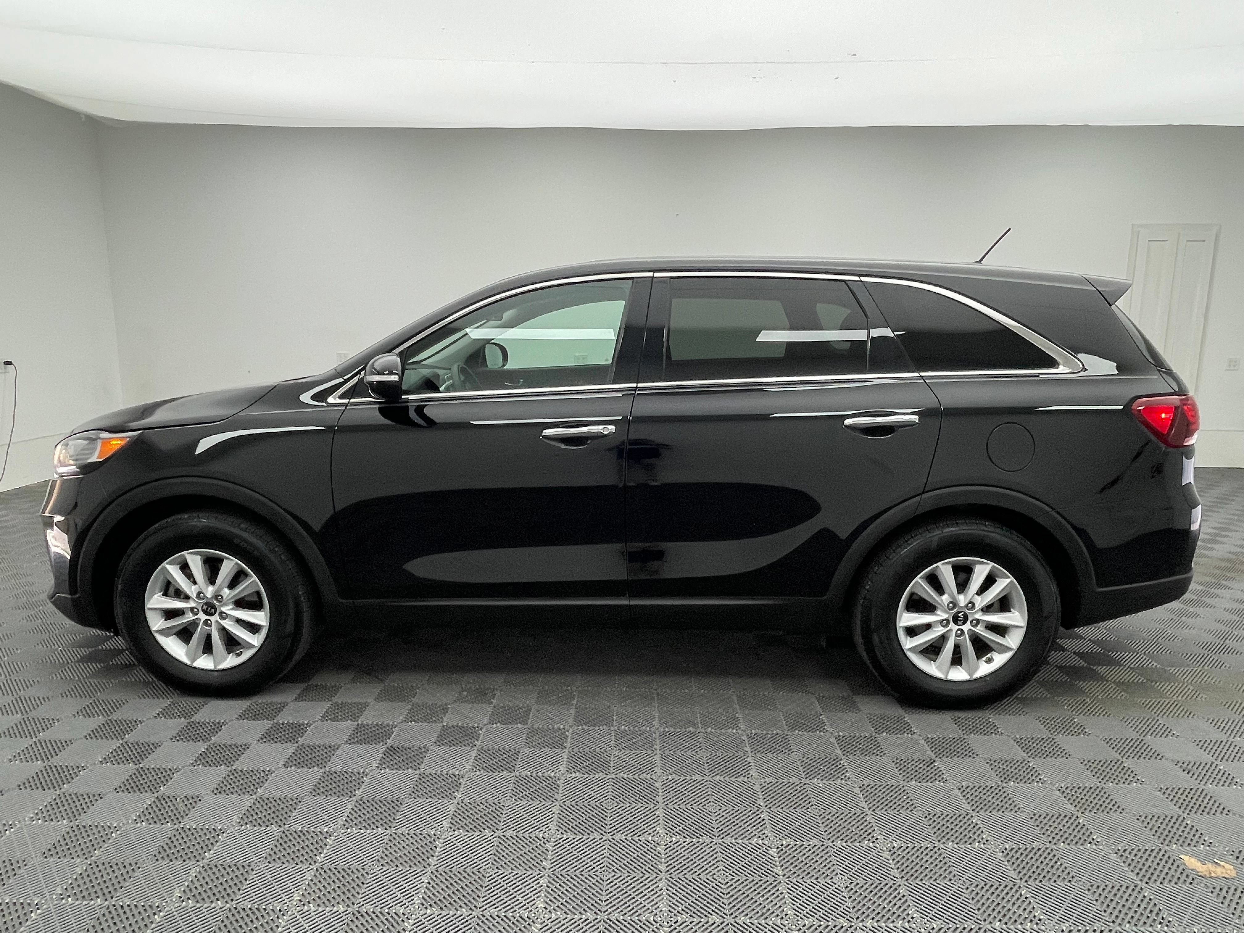 Used 2020 Kia Sorento LX FWD image 10