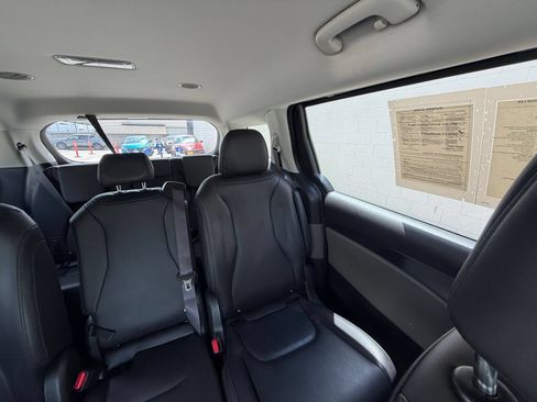 Used 2026 Kia Carnival FWD image 35