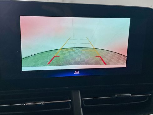 Used 2025 Chevrolet Trax ACTIV w/ Driver Confidence Package image 22